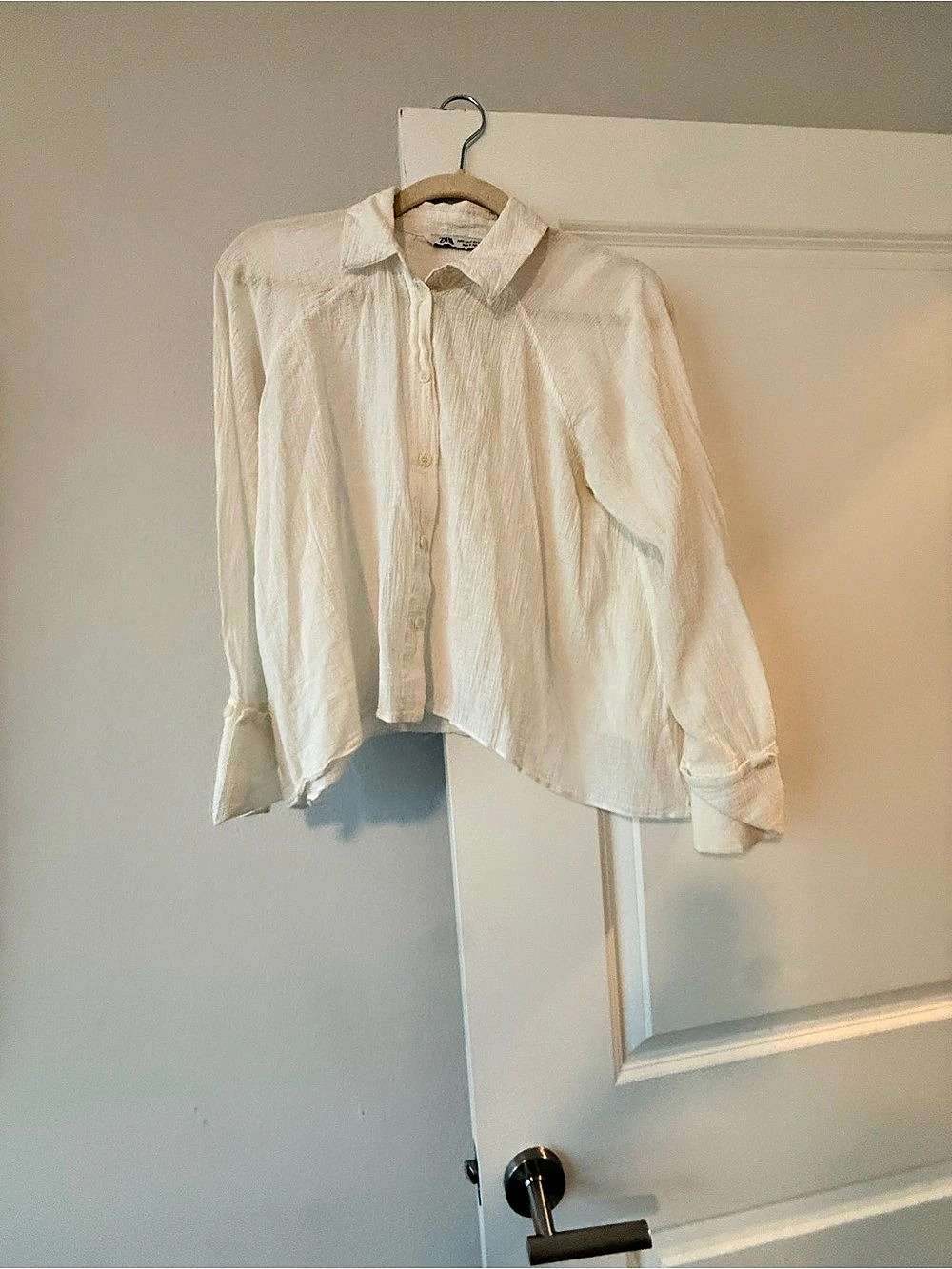 Zara Textured Button Down Shirt in White Size Medium